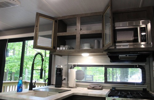 Empire RV Rental | RV Rental #14 Sleeps 6 people