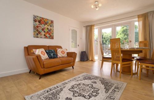 Brownsover House | Rydal Palace Rugby - Charming 2Bed Haven With Free Driveway Parking