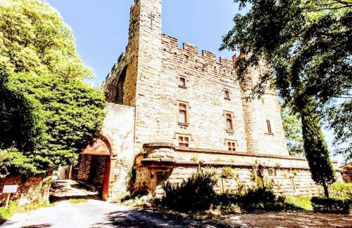 Castelnau-Valence Apartment | Séjour de Rêve au Château