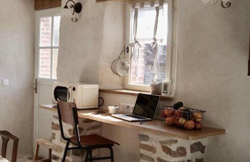 Sainte-Suzanne-and-Chammes House | Séjour féerique dans un gîte champêtre avec jardin, poêle à bois et terrasse à Sainte-Suzanne - FR-1-600-192