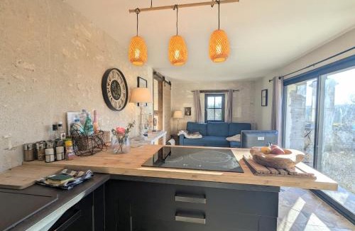 Saint-Cyran-du-Jambot House | Séjour Historique au Domaine de Migny : Gîte avec Bain Nordique et Piscine - FR-1-591-731