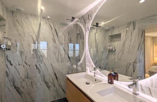 Saint-Cyran-du-Jambot House | Séjour Historique au Domaine de Migny : Gîte avec Bain Nordique et Piscine - FR-1-591-731