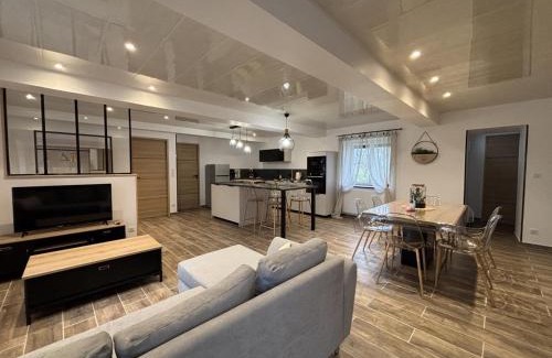 Cognat-Lyonne House | Séjour paisible près de Vichy, jardin privé, pour 6 personnes - FR-1-489-566