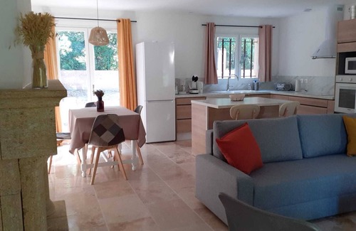 Mondragon House | Séjour Provençale au Coeur de la Pinède au Gîte L'oustal