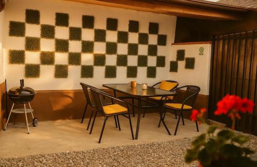 Avrig House | S-HOUSE Avrig - Casă de vacanță cu terasă privată și parcare
