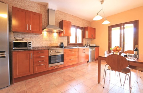 Alaro House | Sa Sort de Can Moix: private swimming pool, tranquility, terraces, internet