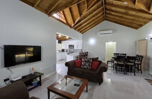 Orange Hill House | Saaman Groove