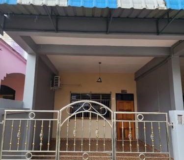Betong House | SaamSaao HomeStay Betong - 4 Bedroom House
