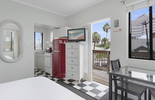 Pass-a-Grille Hotel | Sabal Palms Inn