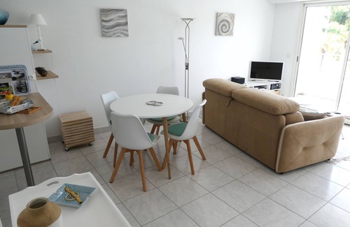 Les Sables d'Olonne Apartment | Sables d'Olo. Superb T3, classified 3*, 7mn walk from the sea and the thalasso.