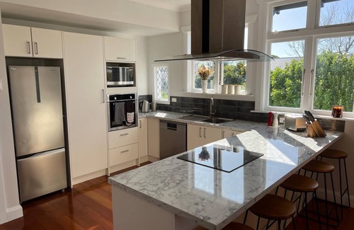 Martinborough House | Sackville Retreat (2 min walk to Square), Close to town and short walk to Vineyards