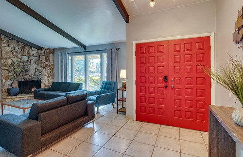 Pocket House | Sacramento Vacation Rental ~ 6 Mi to Downtown!