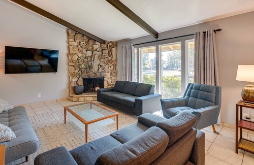 Pocket House | Sacramento Vacation Rental ~ 6 Mi to Downtown!