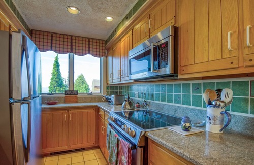 Rangeley Condo | Saddleback - Rock Pond Condo 11 - pet friendly, ski in/out!