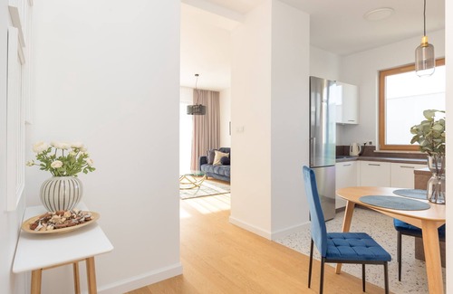 Mokotow Apartment | Sadyba Purple Luxury Apartment