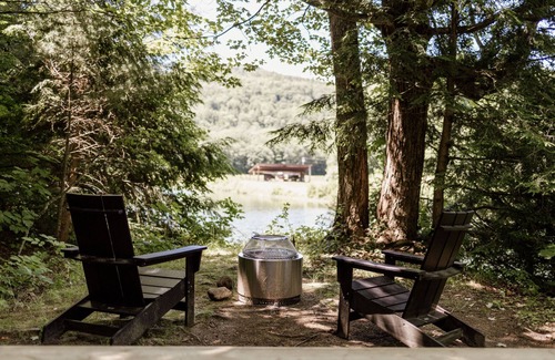 Woodstock RV Rental | Safari Tent Site 4 | 1 King Bed | Pond View
