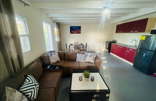 Wotton Apartment | Safe Budget Friendly 2 Bed Apt Nr Airport & Beach