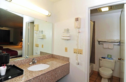 Cleburne Hotel | Sagamar Inn