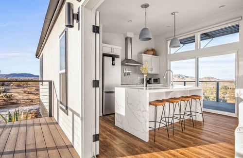 Joshua Tree House | 🌵 Sagebrush Bungalow - Modern Retreat w/Hot Tub, Fire Pit and BBQ! 🌵