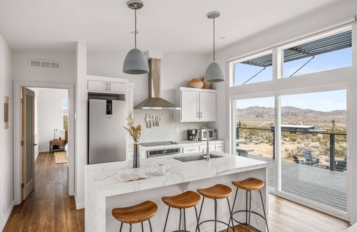 Joshua Tree House | 🌵 Sagebrush Bungalow - Modern Retreat w/Hot Tub, Fire Pit and BBQ! 🌵