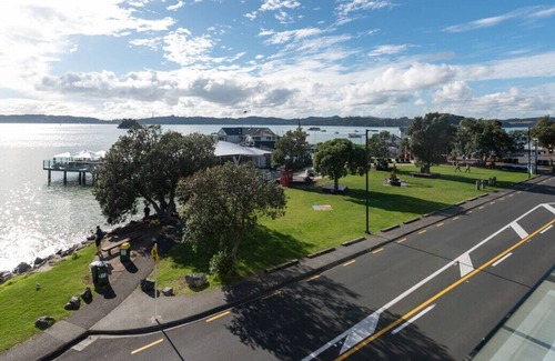 Paihia Cottage | SAIL AWAY - WATERFRONT PAIHIA HOLIDAY APARTMENT in Paihia
