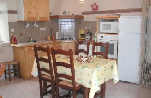 Saint-Amand-de-Belves Cottage | Saint Amand De Belves: country holiday home - 3 rooms - 5/6 persons
