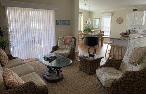 Saint James City House | Saint James hidden gem. 3/2 canal front home with 3 kayaks.