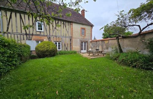 Les Baux-de-Breteuil House | Sainte-Suzanne gîte de LA FERME calme et tranquille
