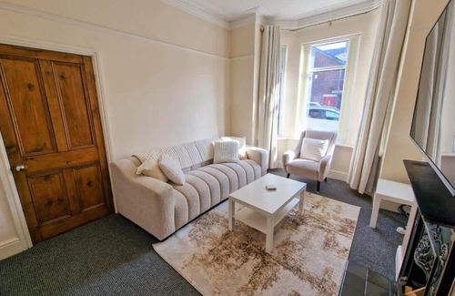 Salford House | Salford Home Sleeps 10 By City SuperHost