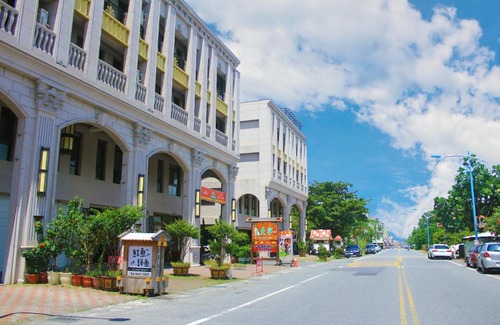 Taichang Village Bed & Breakfast | Salmon B&B