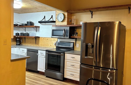 Okanogan House | Salmon Fishing Lrg1-bedroom sleeps 5 WiFi in Malott attached to wagon wheel.