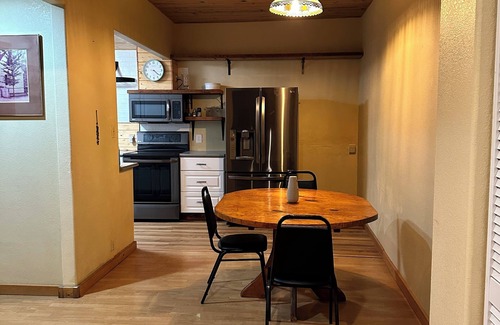Okanogan House | Salmon Fishing Lrg1-bedroom sleeps 5 WiFi in Malott attached to wagon wheel.