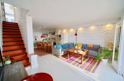 Salobrena House | Salobreña Old Town Duplex: Stylish, Comfortable & Peaceful.