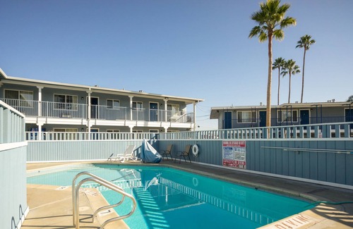 Beach Hill - Beach Flats Hotel | Salt Air Lodge