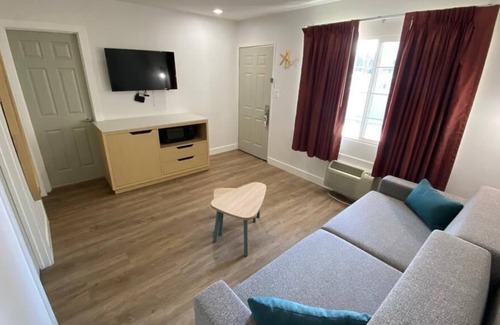 Beach Hill - Beach Flats Hotel | Salt Air Lodge