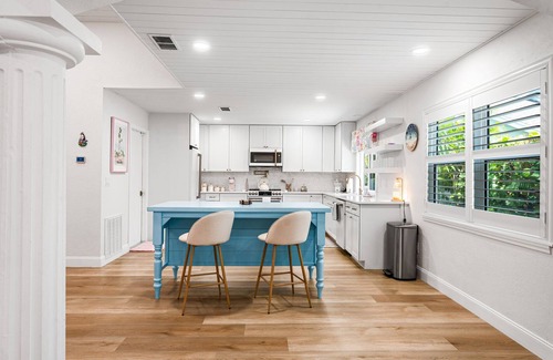 Jensen Beach House | Salt & Sand on Catamaran - Pool, Patio, Walk to River - Near Beach & Downtown