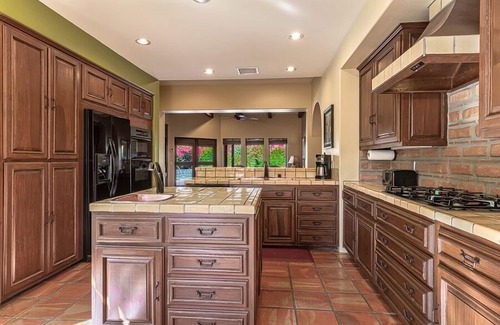 Palm Springs House | Saltwater Pool/Spa, Tanning Shelf, Firepit, Outdoor Fireplace Shower Free WiFi