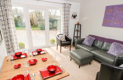 Hasguard Cross House | SALTY DOG COTTAGE, pet friendly, with a garden in Little Haven