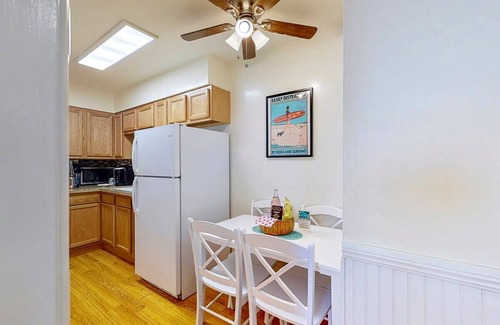 Belmont Shore Apartment | Salty Starfish: Work-Play-Relax-Beach-Bay-Pets OK