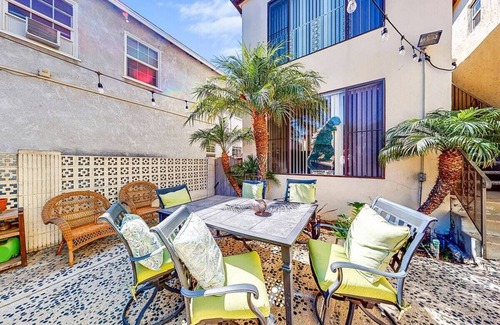 Belmont Shore Apartment | Salty Starfish: Work-Play-Relax-Beach-Bay-Pets OK