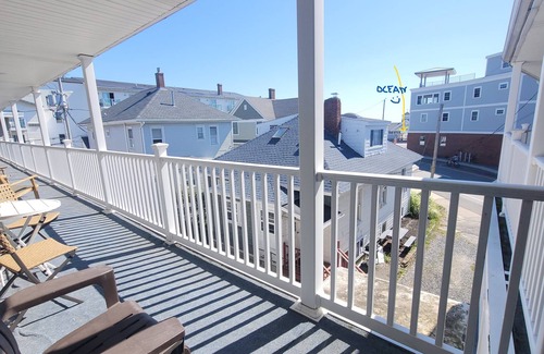 Hampton Condo | Salty Suite II - Steps to Pool + Beach