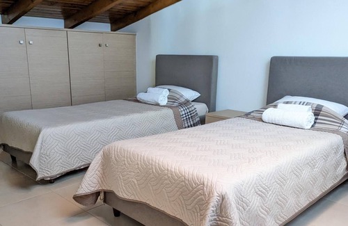 Kamena Vourla Apartment | Samaras Apartments - Mountain View Attic
