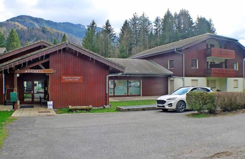 Samoens Apartment | Samoëns: Ground floor apartment for 6 with parking & pets allowed