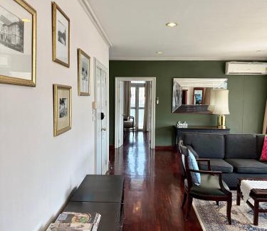 Phaya Thai Apartment | Samsen Suites Spacious 2BR Contemporary Thai Style