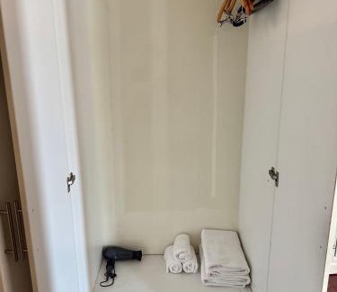 Phaya Thai Apartment | Samsen Suites Spacious 2BR Contemporary Thai Style