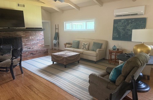 Brazoria House | San Bernard River House 4-BR, 3-B stunning river views, fishing pier, boat lift