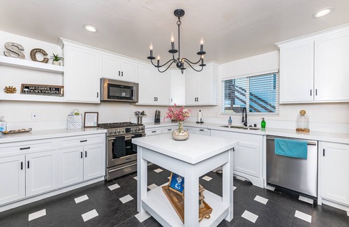 San Clemente House | San Clemente Beach House is only a 5min Walk To The Pier, Beach, And Restaurants