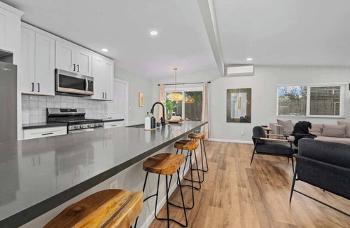 Fairmount Park House | San Diego Getaway | 2-in-1 House & Private Studio