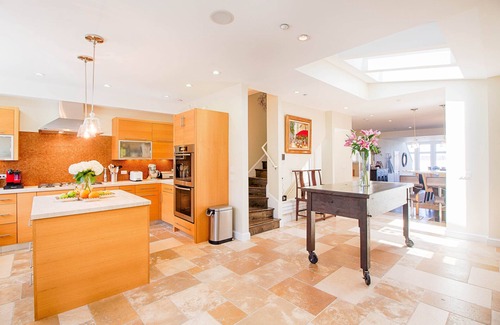 Cow Hollow House | San Francisco Modern Home with views of the Bay and outdoor terrace