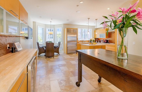 Cow Hollow House | San Francisco Modern Home with views of the Bay and outdoor terrace